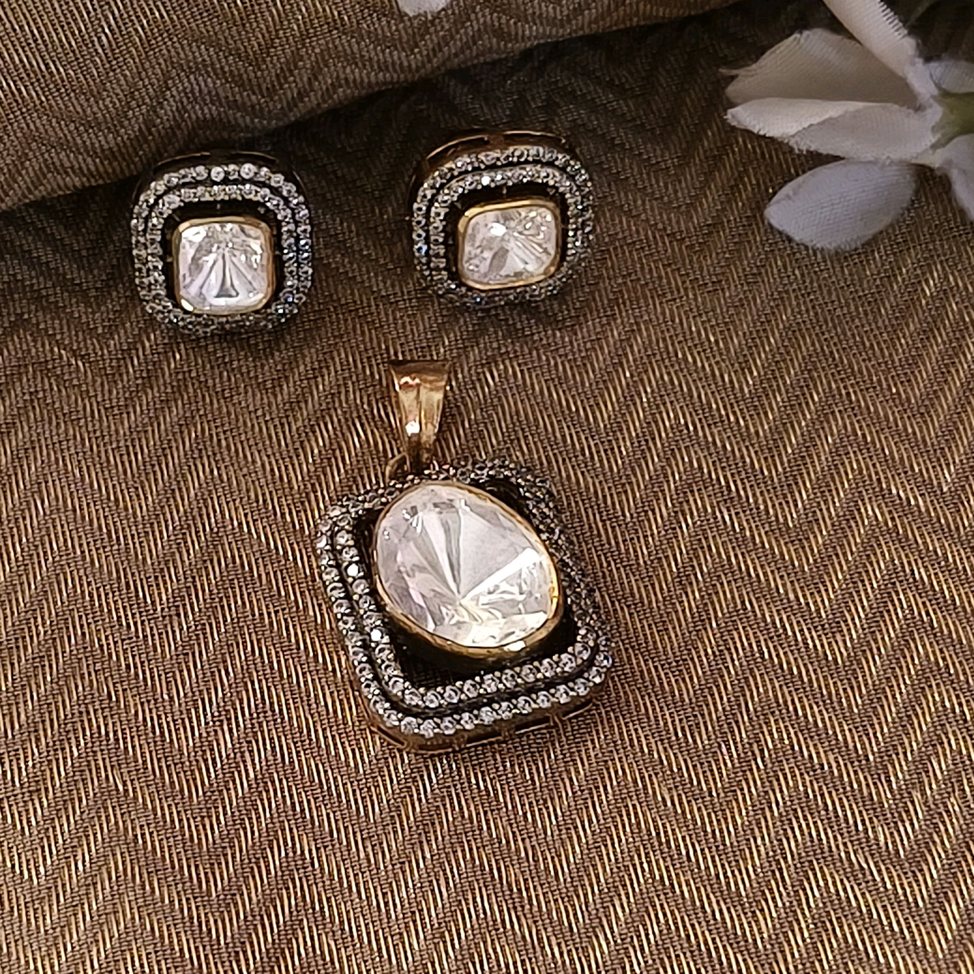 Nayaab Square Moissanite Pendant Set